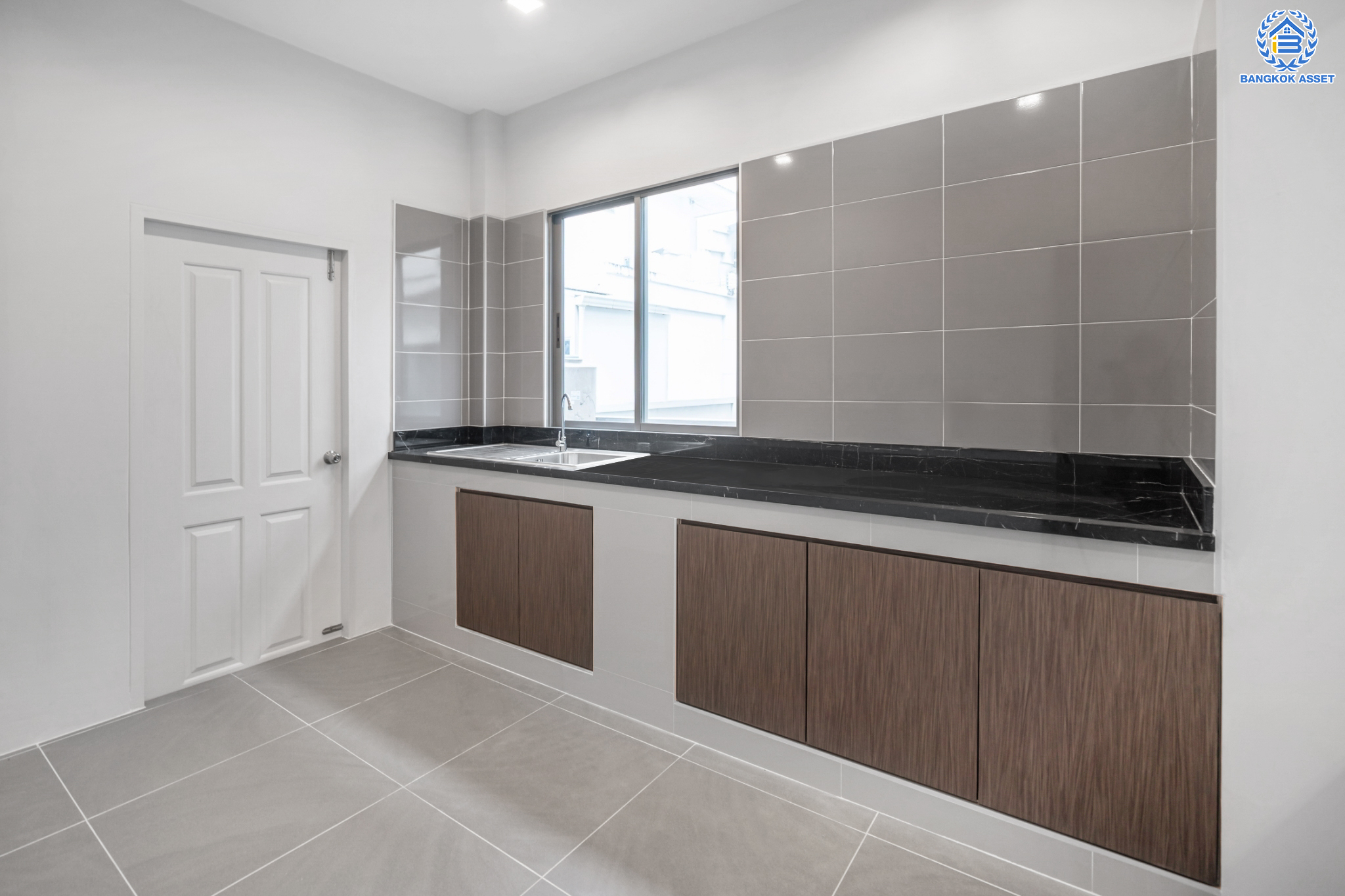 บ้านมือสองตกแต่งใหม่ ม.เพอร์เฟคเพลส3 ราชพฤกษ์ คุณภาพแบรนด์ Property Perfect เนื้อที่ 66 ตร.ว. หลังใหญ่ตอบโจทย์ทุกการอยู่อาศัย ฟังก์ชัน 3 ห้องนอน 3 ห้องน้ำ 2 ที่จอดรถ บนทำเลติดถนนราชพฤกษ์ ใกล้วงเวียนพระราม5 และรถไฟฟ้า "สถานีบางรักน้อยท่าอิฐ"...